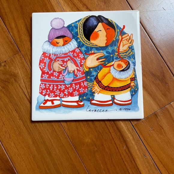 Rare Barbara LaVallee Signed 1996 Tile Trivet  Igloo Eskimos Mother Child Native - Picture 2 of 9